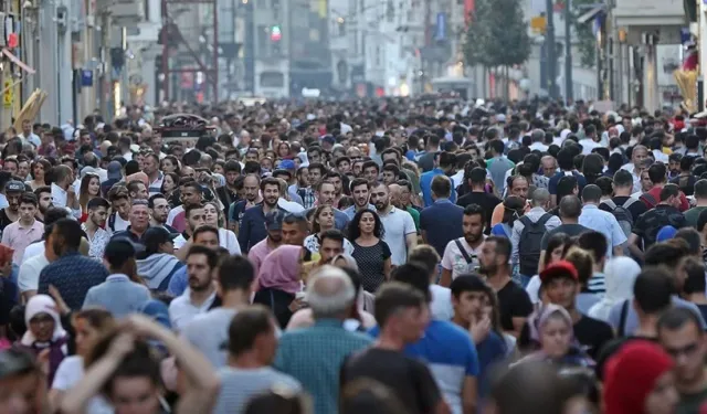 TÜİK Rakamları Paylaştı: Türkiye’nin Yaş Haritası Sil Baştan Değişiyor!