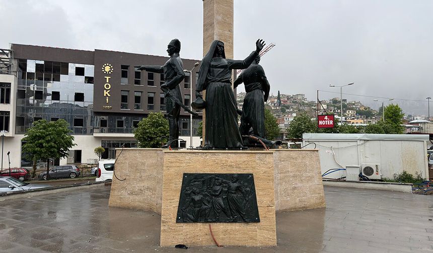 Kahramanmaraş’ta Tarihi Anıt Yerine Yerleştirildi!