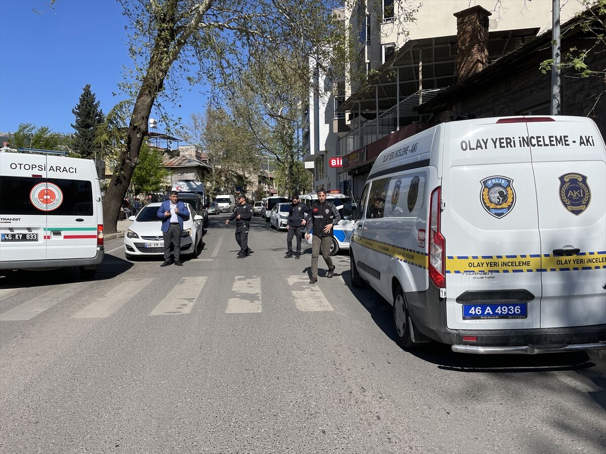 AA-20220413-27553065-27553063-KAHRAMANMARASTA_KARDESININ_SILAHLA_VURDUGU_AGABEY_HAYATINI_KAYBETTI