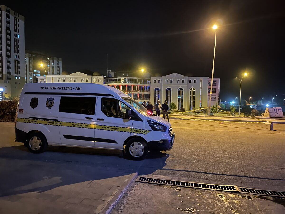 AA-20220425-27676657-27676656-KAHRAMANMARASTA_BICAKLI_KAVGADA_YARALANAN_KISI_HASTANEDE_OLDU