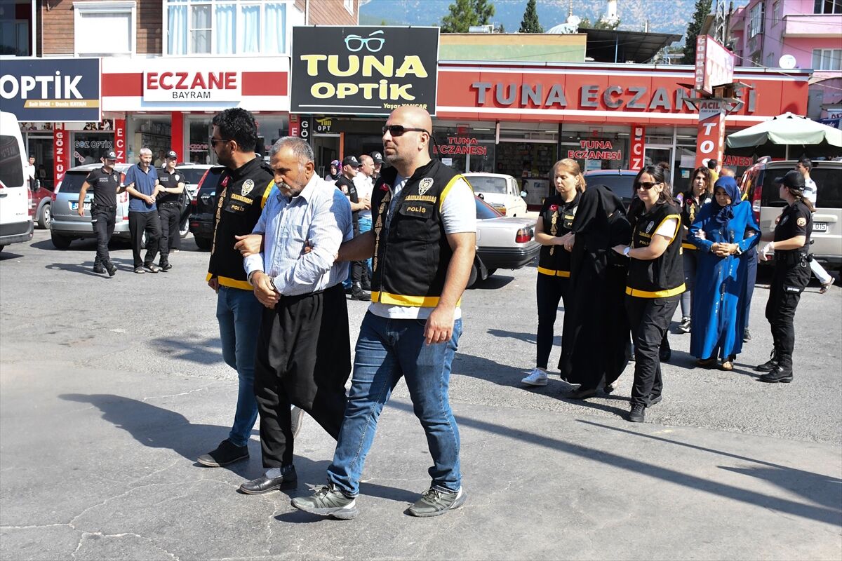 AA-20220809-28603628-28603624-KAHRAMANMARASTA_25_YIL_ONCE_KAYBOLAN_2_KISININ_OLDURULUP_GOMULDUGU_IDDIASINA_ILISKIN_7_ZANLI_ADLIYEDE