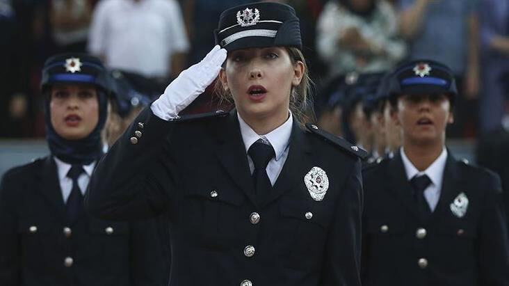 Bakanlık kıyafet yönetmeliğini değiştirdi! Kadın polislerle ilgili dikkat çeken karar