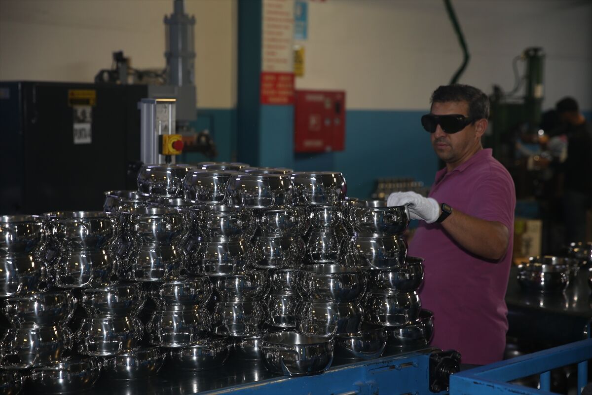 AA-20221030-29298368-29298366-KAHRAMANMARASTAN_97_ULKEYE_155_MILYON_DOLARLIK_METAL_MUTFAK_ESYASI_IHRACATI_YAPILDI