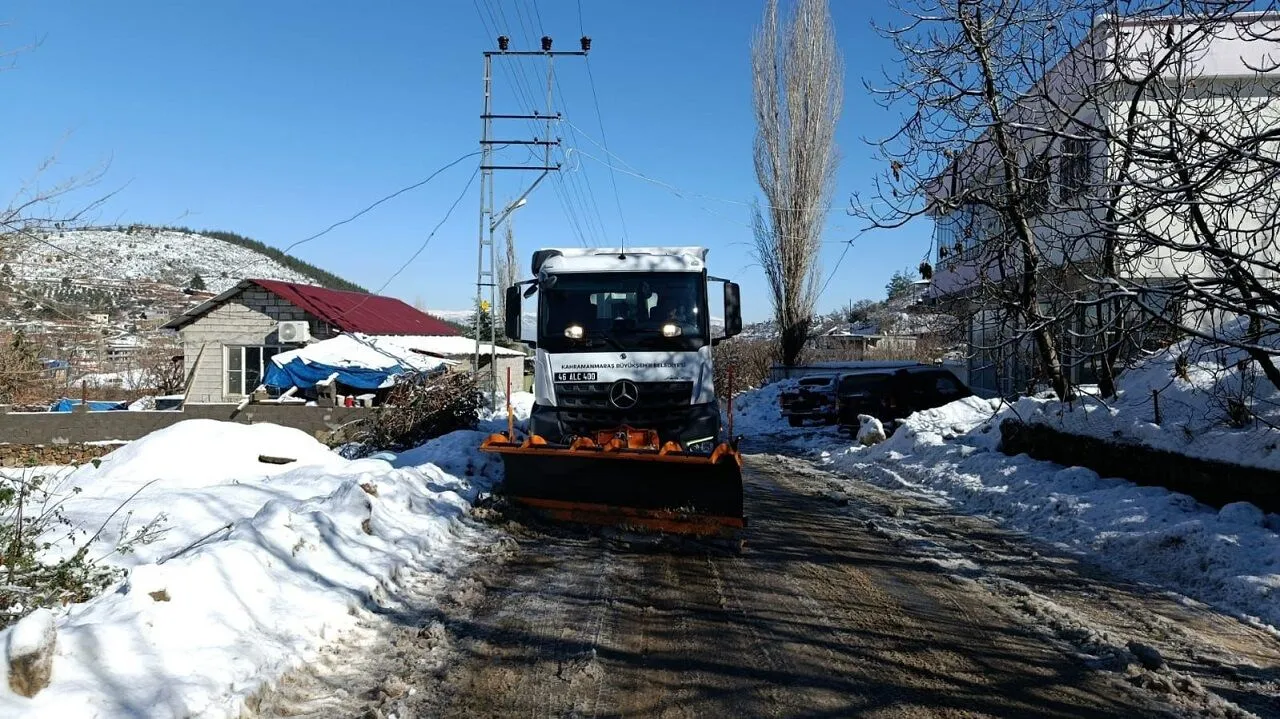 Kahramanmarasta Kar Mesaisi Suruyor Ekipler Yollari Acik Tutuyor 2