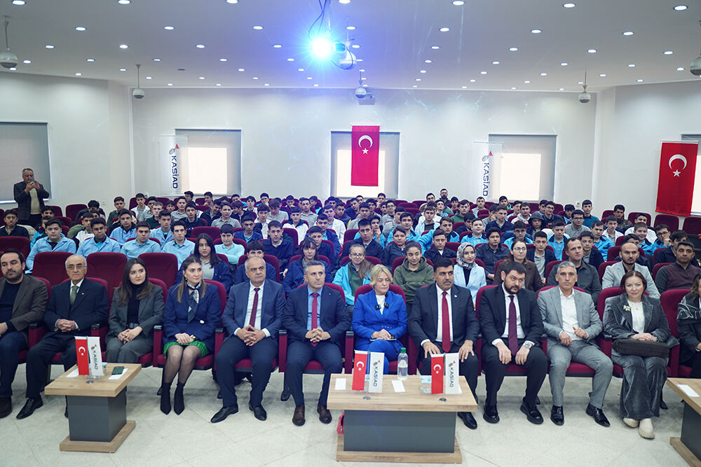 Kasiadin Iklim Degisikligi Ve Gelecegin Meslekleri Soylesisi Genclerle Bulustu1